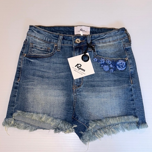 A2Jeans Denim Shorts - NWT‎ - Embroidered - Size Medium - Picture 1 of 8